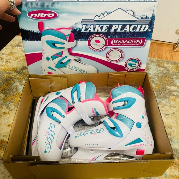 Like New Girl’s Size 1-4 Lake Placid Nitro 8.8 Adjustable Ice Skates White/Blue - Picture 6 of 16